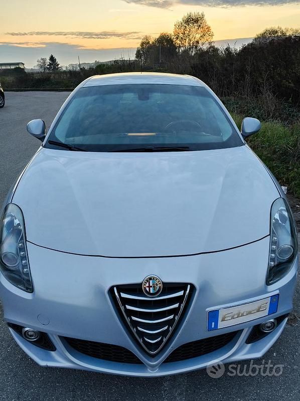 Usata Alfa Romeo Giulietta 120 CV (88 kW) 2016 Grigio Utilitaria