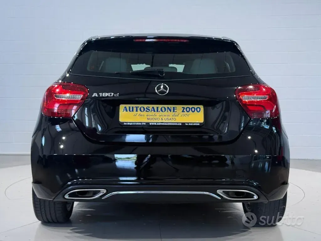 Usata Mercedes A180 109 CV (80 kW) 2017 Nero Utilitaria