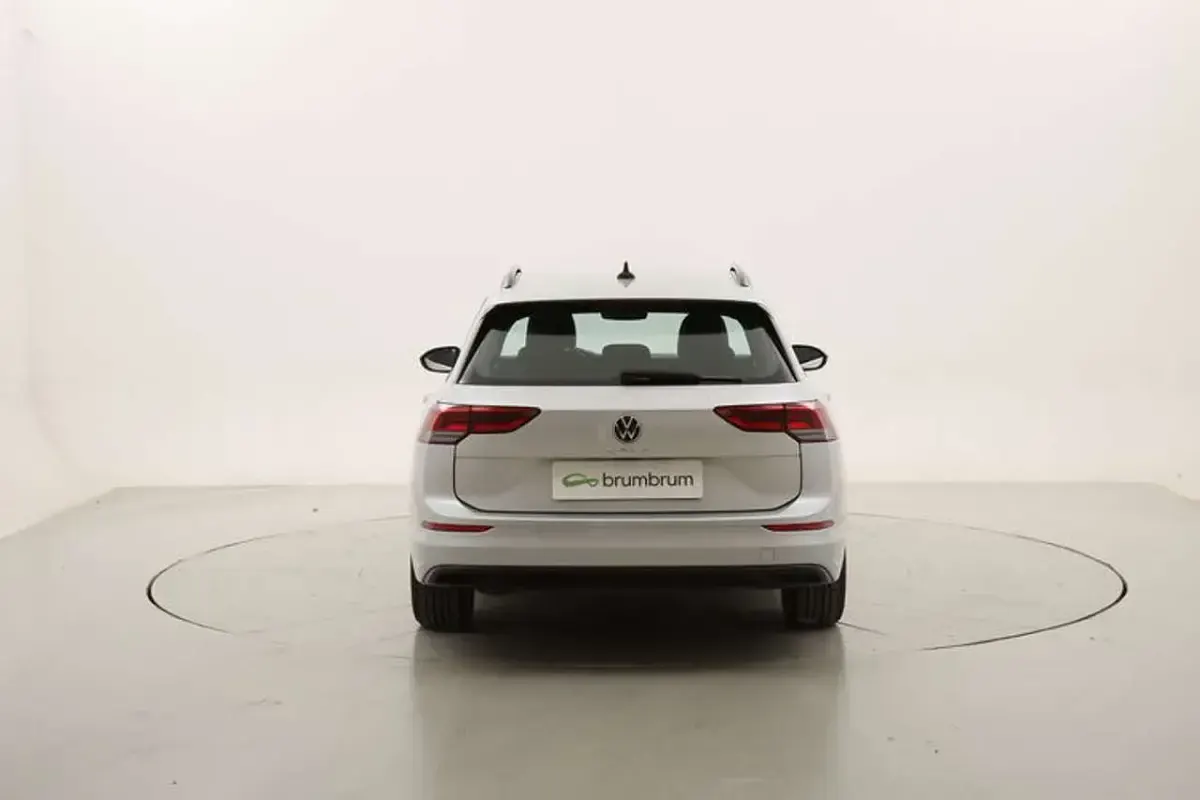Usata VW Golf VIII Life 116 CV (85 kW) 2023 Argento Station wagon