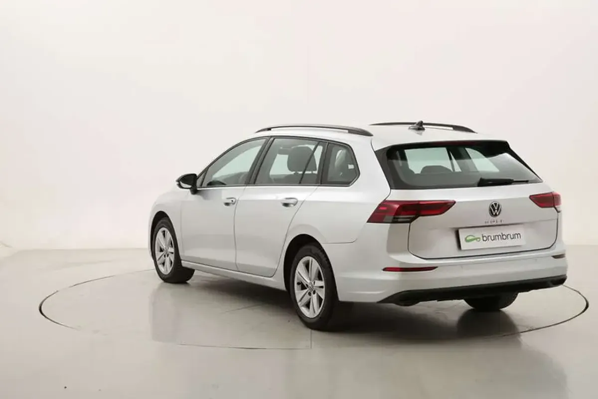 Brugt VW Golf VIII Life 116 HK (85 kW) 2021 Sølv Stationcar