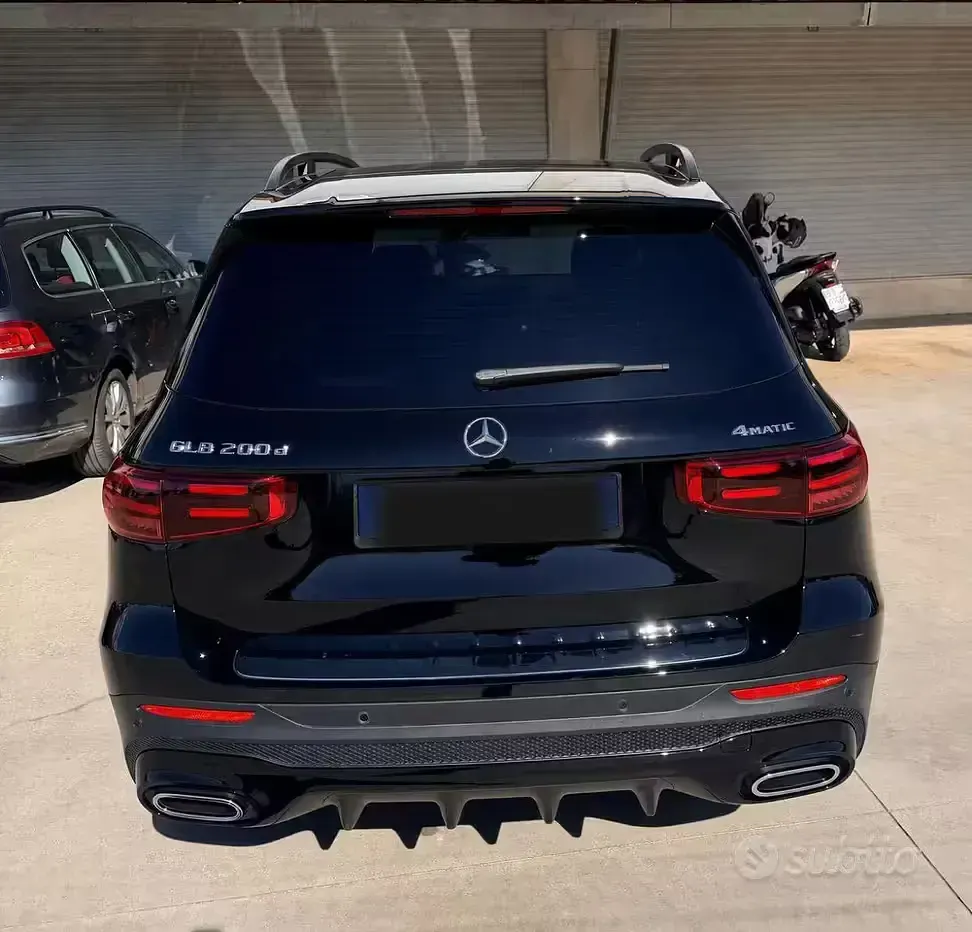 Usata Mercedes GLB200 AMG Line Premium 150 CV (110 kW) 2024 Nero SUV