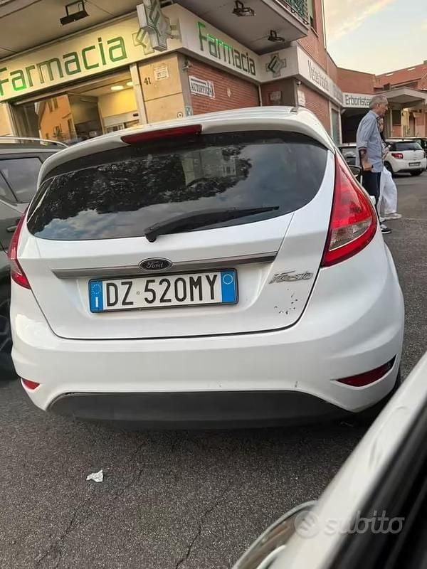 Usata Ford Fiesta 96 CV (70 kW) 2009 Bianco Utilitaria