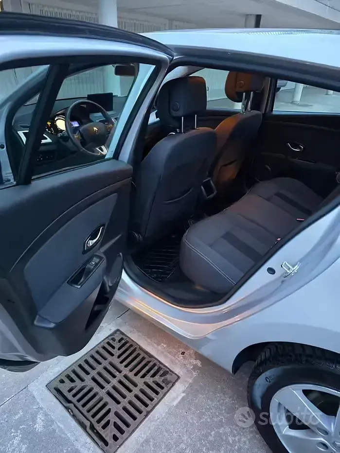 Usata Renault Mégane Dynamique 110 CV (80 kW) 2010 Grigio Utilitaria