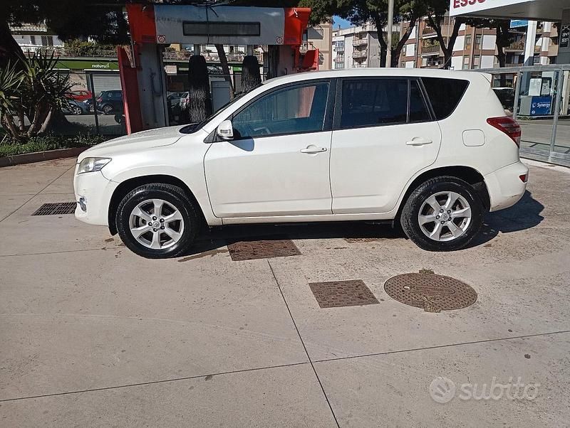 Usata Toyota RAV4 150 CV (110 kW) 2011 Bianco SUV