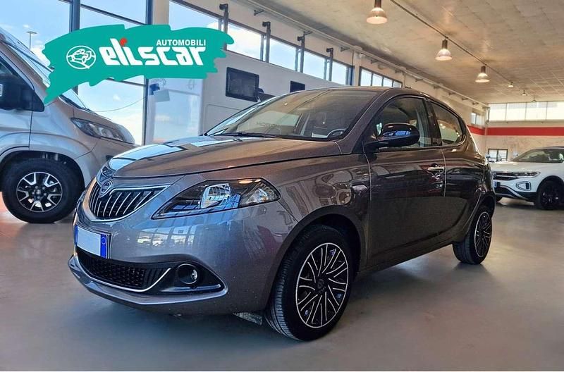 Usata Lancia Ypsilon 69 CV (50 kW) 2023 Grigio Utilitaria