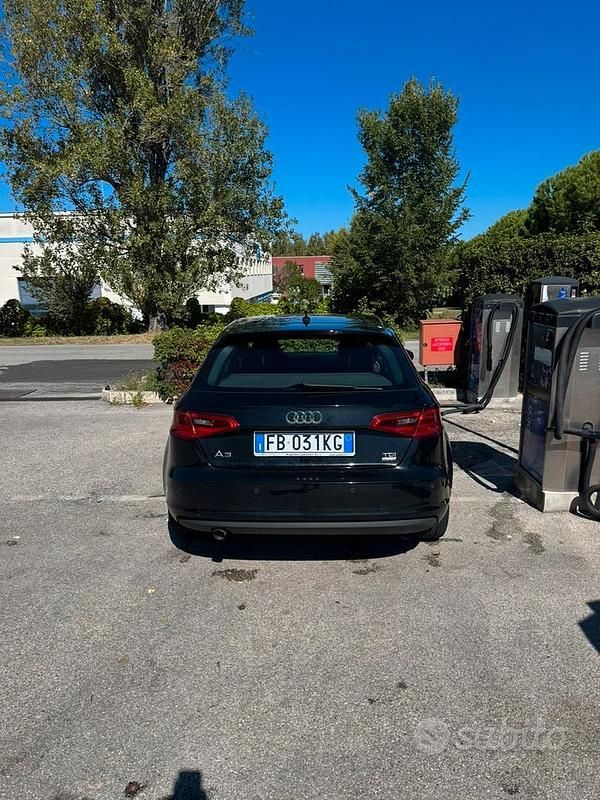 Usado Audi A3 110 CV (80 kW) 2016 Negro Berlina