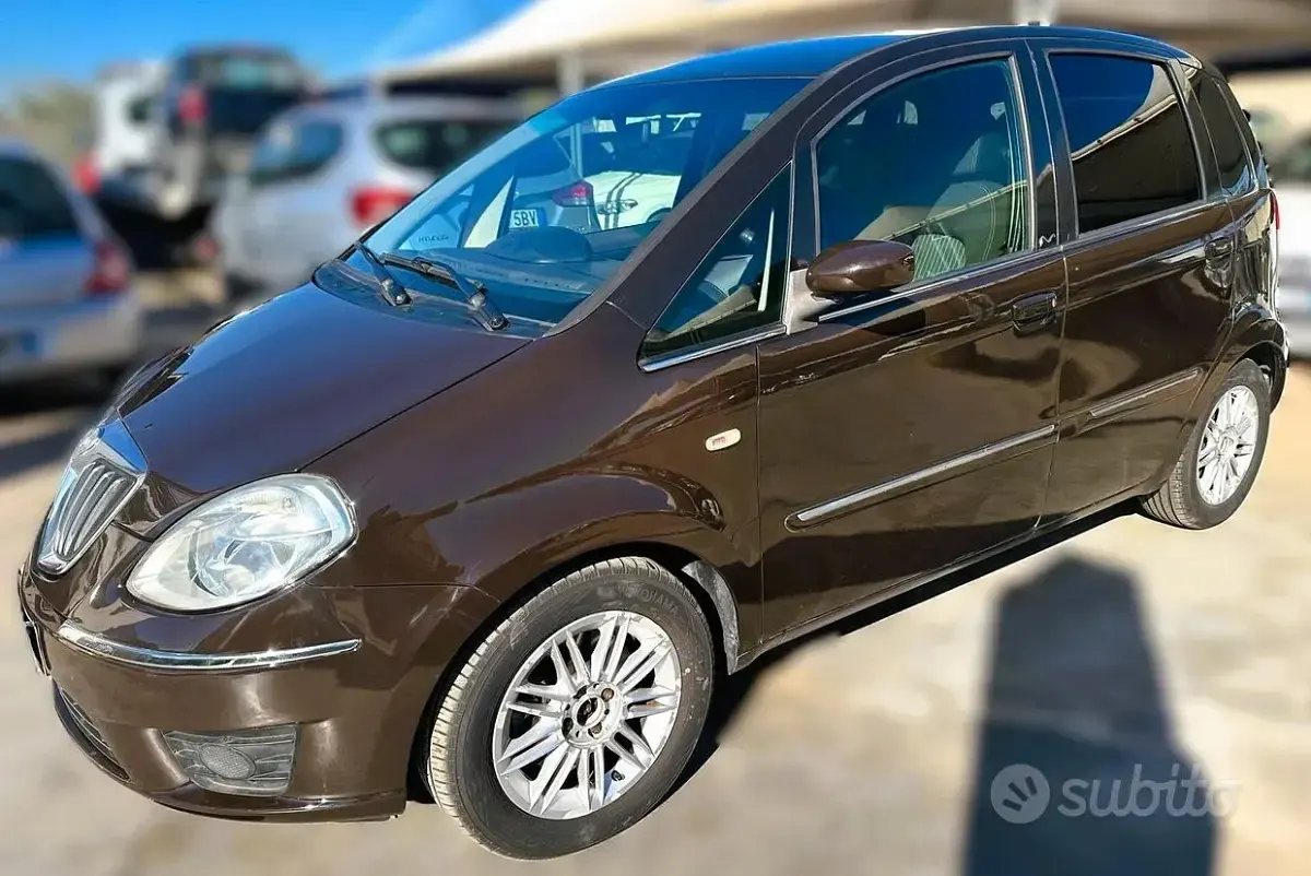 Usata Lancia Musa 90 CV (66 kW) 2008 Marrone Monovolume