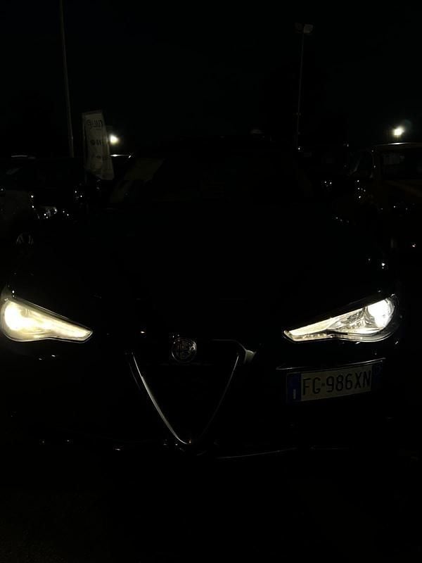 Usata Alfa Romeo Giulia Business 180 CV (132 kW) 2017 Blu Berlina