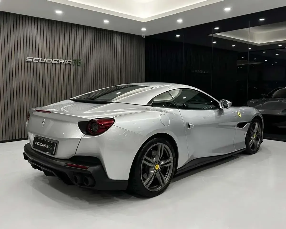 Usata Ferrari Portofino 600 CV (441 kW) 2020 Argento nürburgring Cabrio