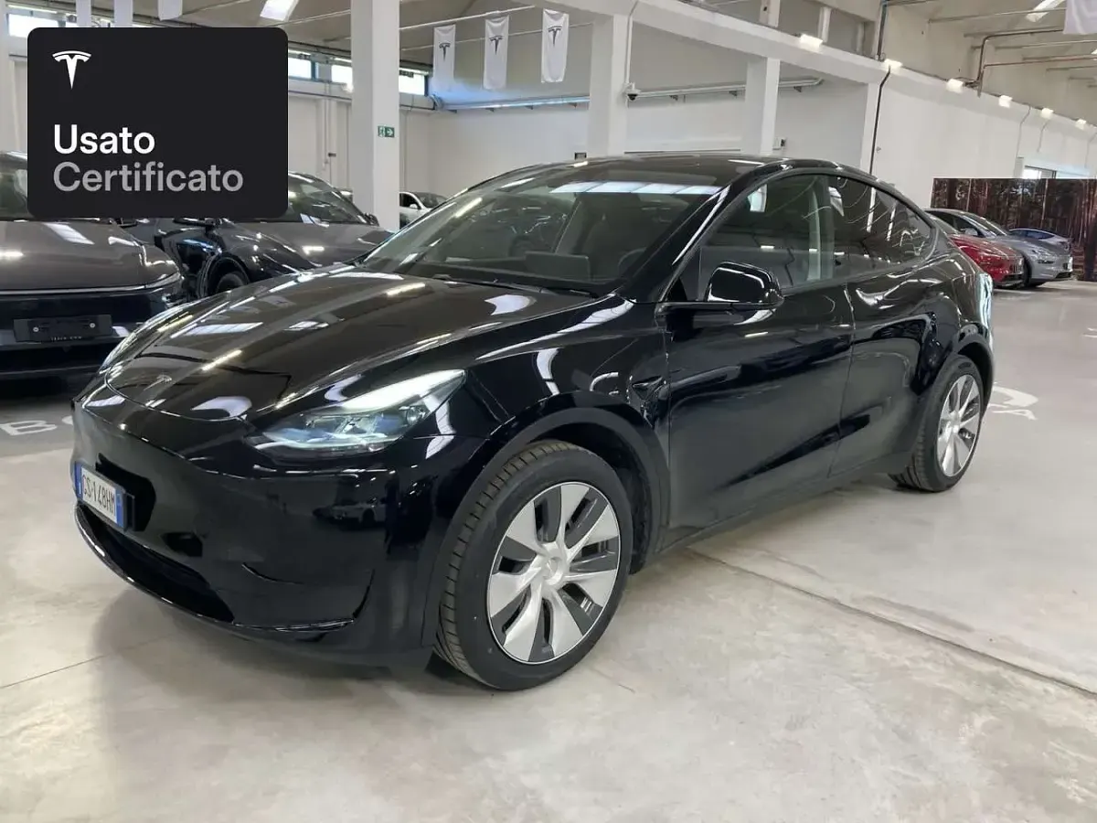 Usata Tesla Model Y RWD 203 kW (277 CV) 2024 Solid black SUV