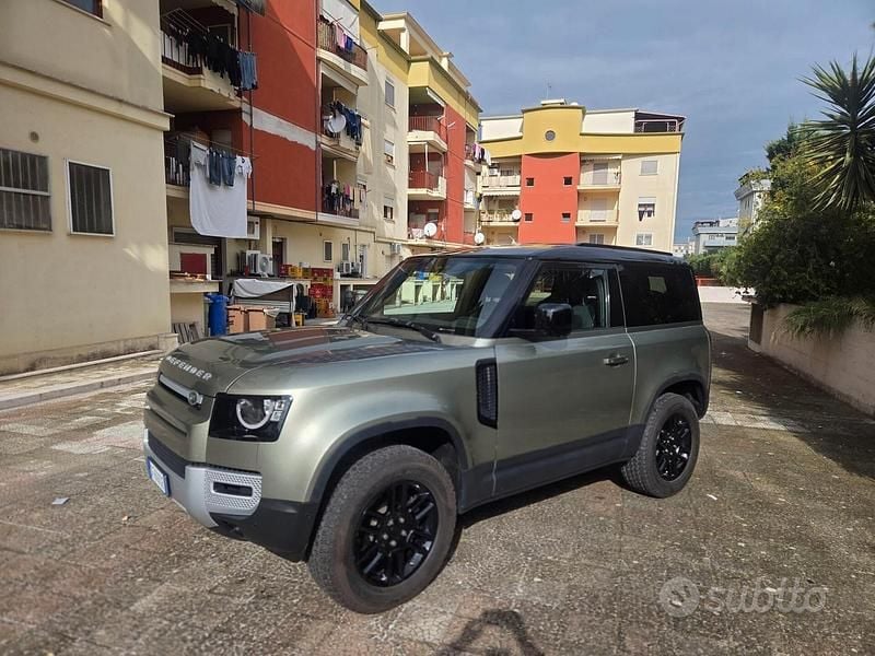 Usata Land Rover Defender HSE 250 CV (183 kW) 2021 Verde SUV