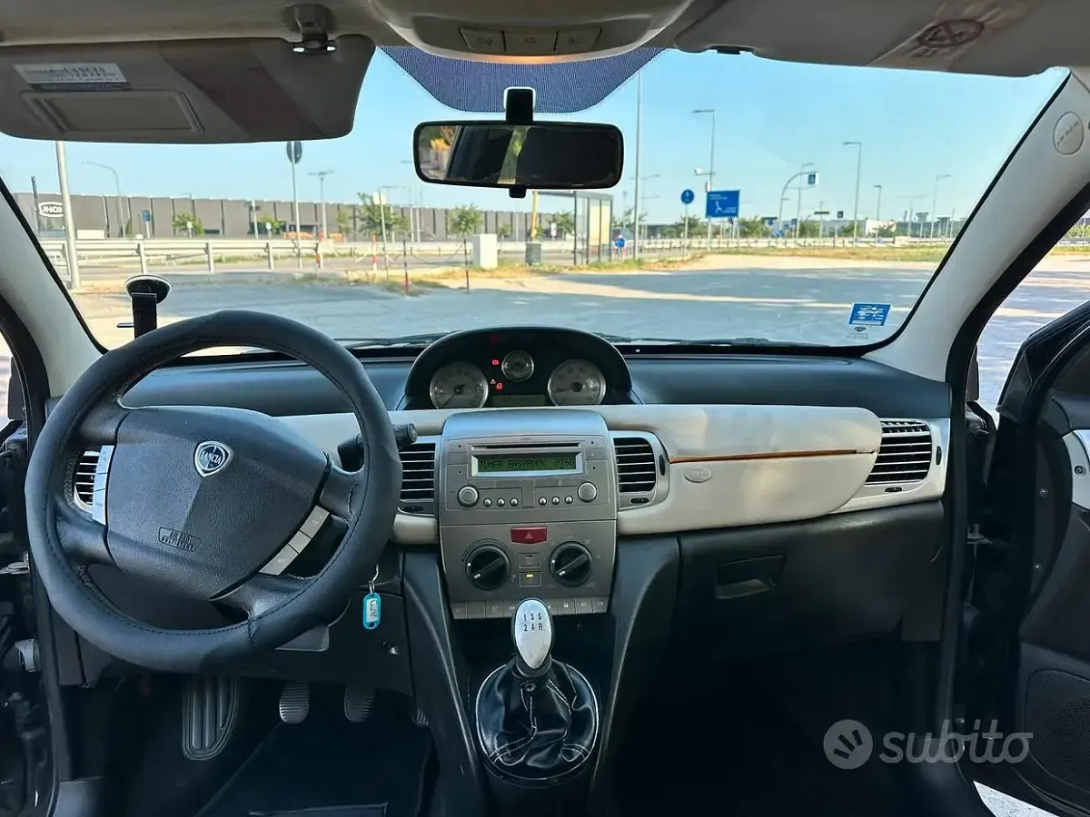 Usata Lancia Ypsilon 60 CV (44 kW) 2008 Nero Utilitaria