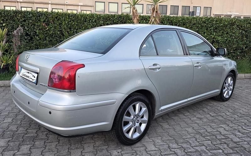 Usata Toyota Avensis 129 CV (94 kW) 2004 Grigio Berlina