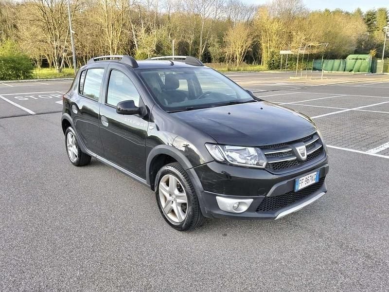 Usata Dacia Sandero Stepway 90 CV (66 kW) 2016 Nero Berlina