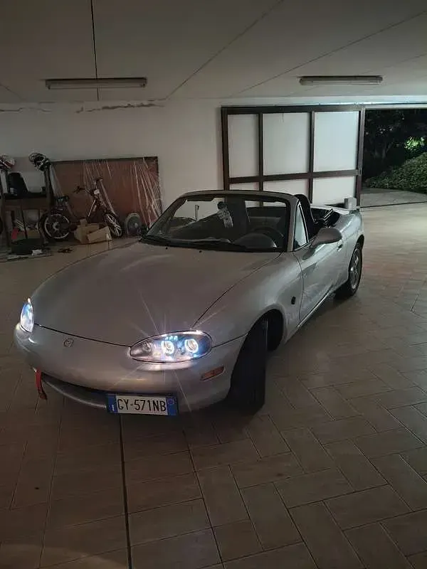 Usata Mazda MX5 110 CV (80 kW) 2000 Cabrio