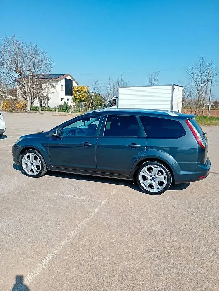 Usata Ford Focus 136 CV (100 kW) 2008 Grigio Station wagon