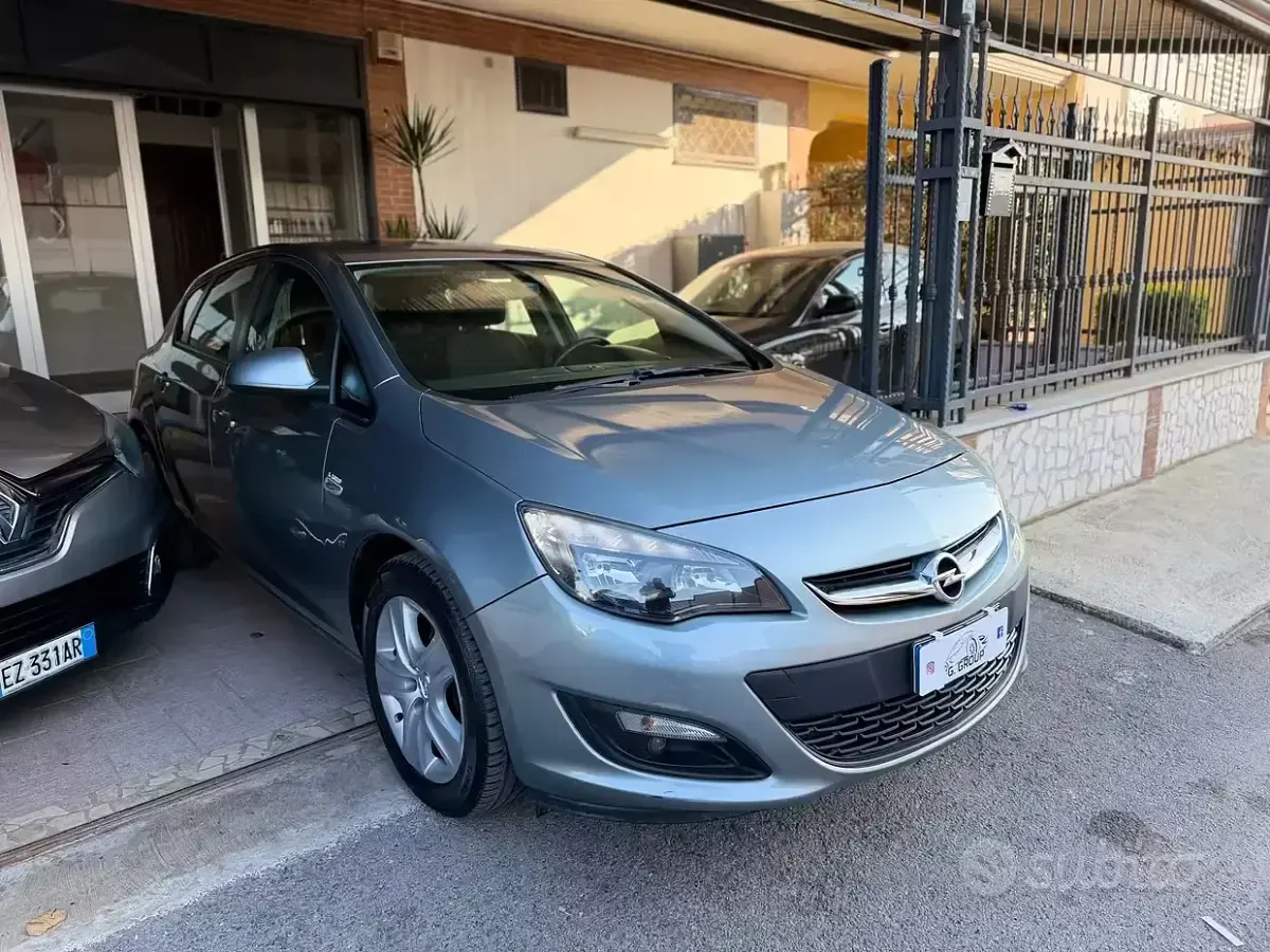 Käytetty Opel Astra Business 110 HP (80 kW) 2015 Sininen Sedan