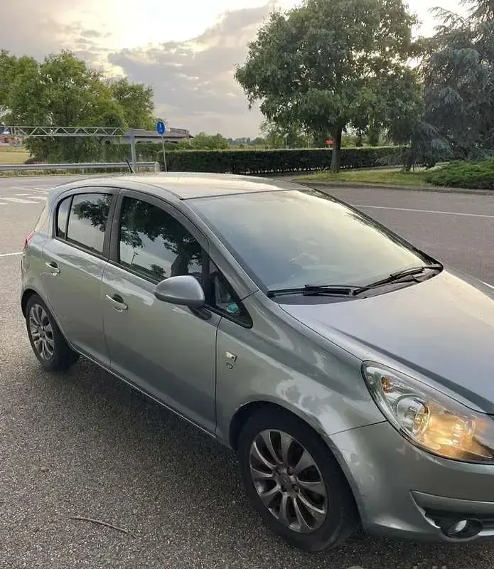 Usata Opel Corsa Cosmo 90 CV (66 kW) 2010 Utilitaria