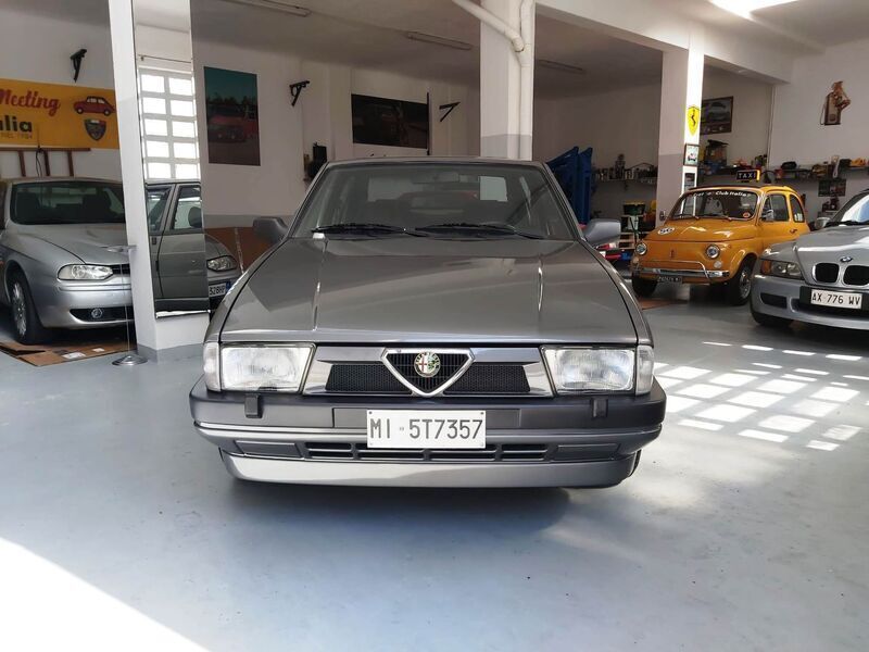 Usato 1991 Alfa Romeo 75 2.0 Benzin 148 CV (13.900 €)