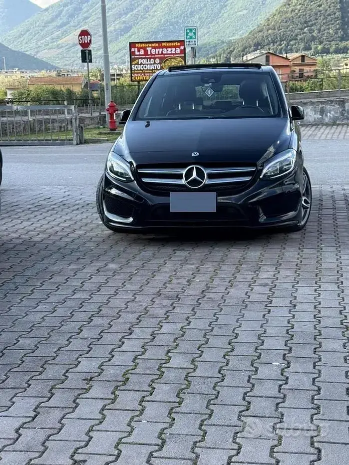 Usata Mercedes B200 Premium 136 CV (100 kW) 2018 Nero Utilitaria