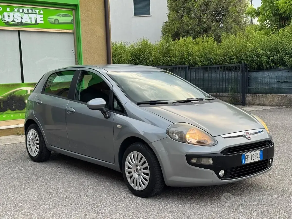 Usata Fiat Punto Classica 69 CV (50 kW) 2011 Grigio Utilitaria