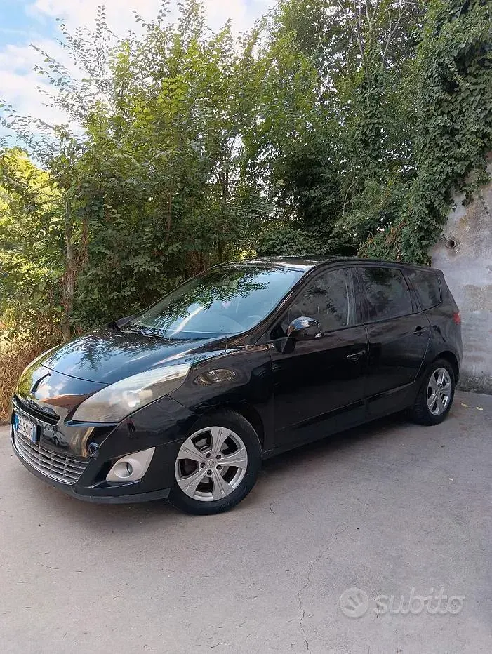 Usata Renault Scénic 110 CV (80 kW) 2010 Marrone Monovolume