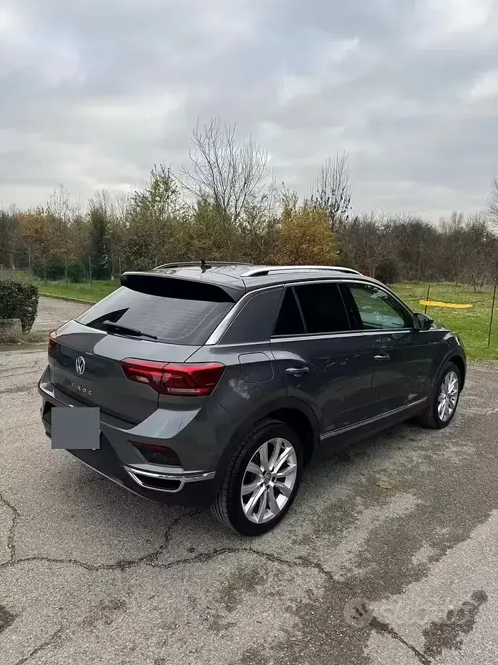 Usata VW T-Roc 150 CV (110 kW) 2018 Grigio SUV