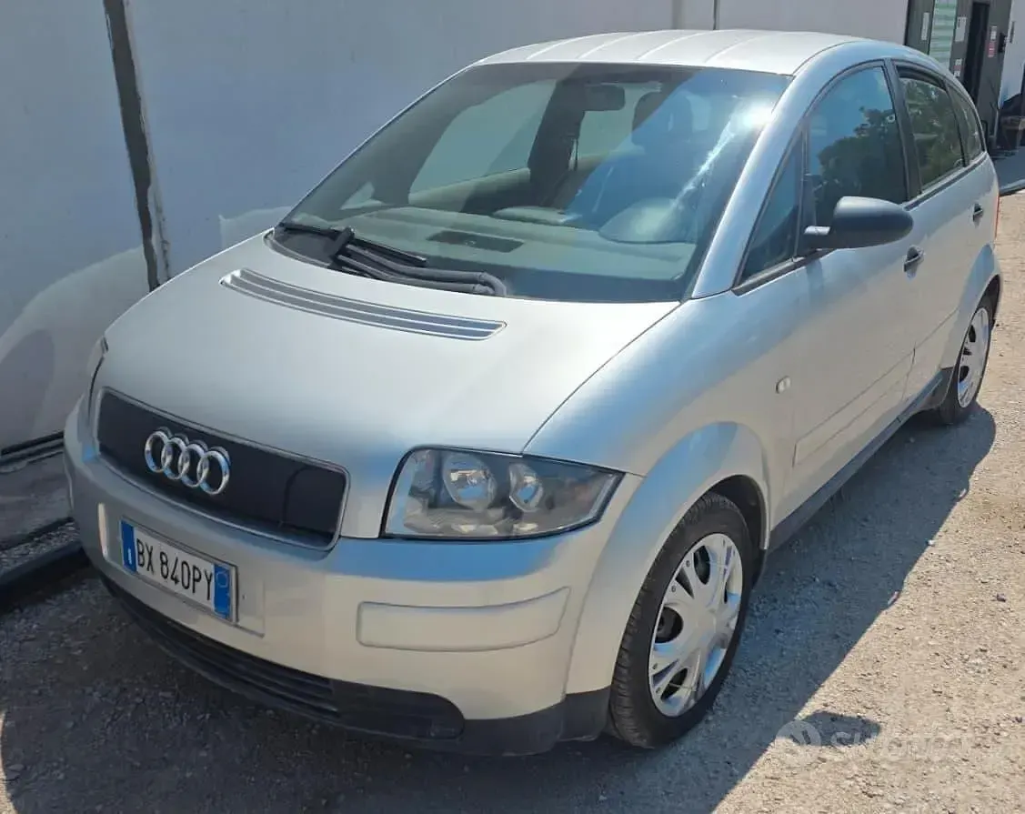 Usata Audi A2 75 CV (55 kW) 2002 Grigio Utilitaria