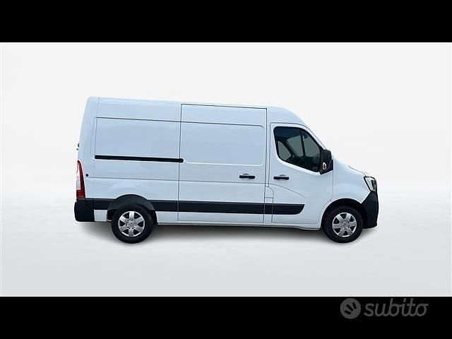 Usata Renault Master 150 CV (110 kW) 2024 Bianco metallizzato Furgone