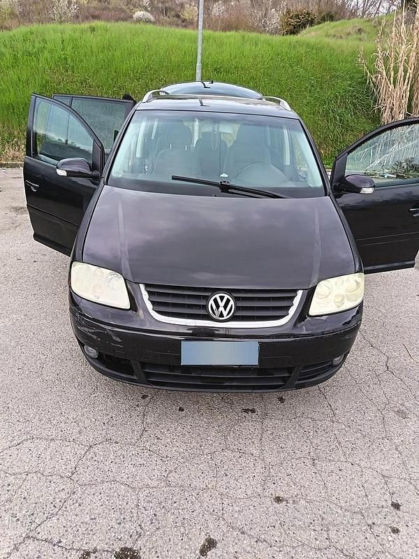 Usata VW Touran 101 CV (74 kW) 2004 Nero Monovolume