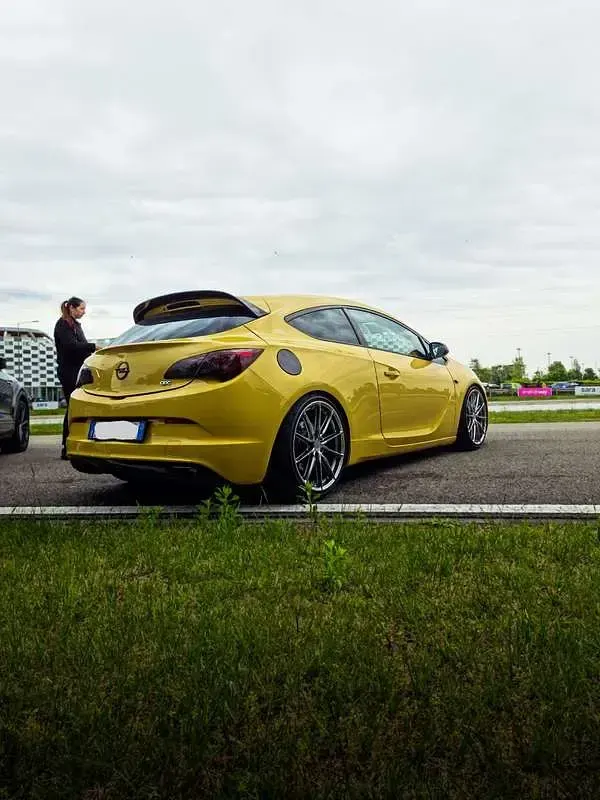 Usata Opel Astra GTC OPC 280 CV (205 kW) 2013 Berlina