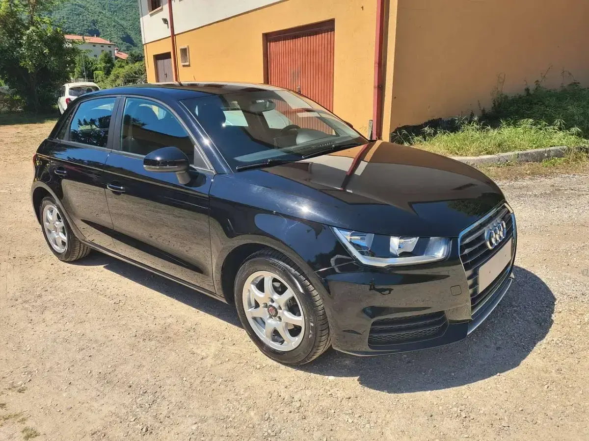 Usata Audi A1 Sportback Ambiente 95 CV (69 kW) 2015 Nero Utilitaria