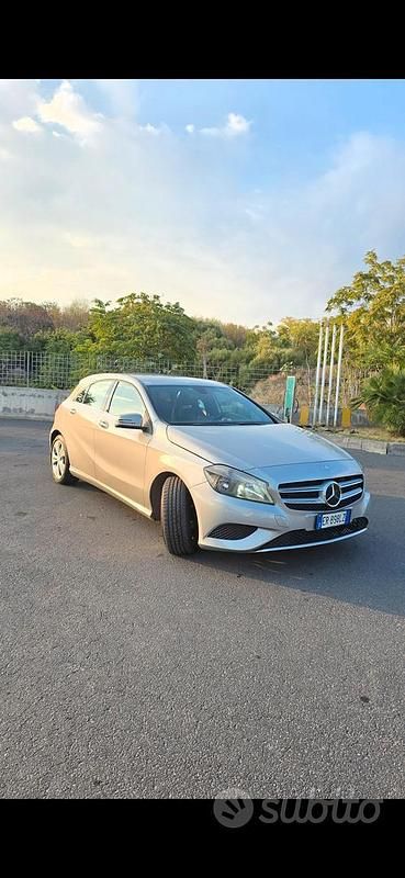 Usata Mercedes A180 120 CV (88 kW) 2014 Grigio Berlina