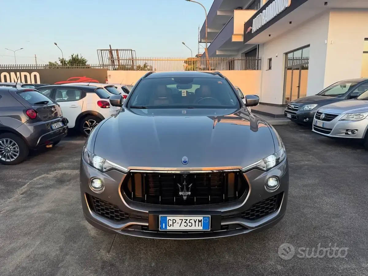 Usata Maserati Levante 275 CV (202 kW) 2018 Grigio SUV