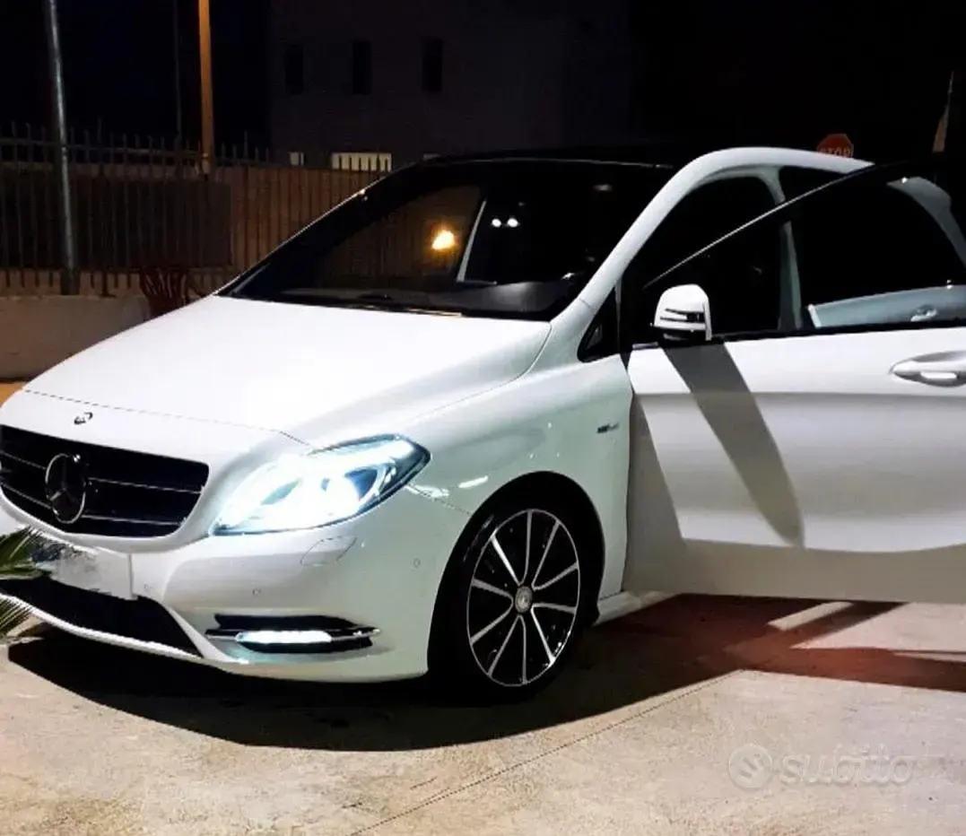 Usata Mercedes B200 Premium 156 CV (114 kW) 2014 Bianco Utilitaria
