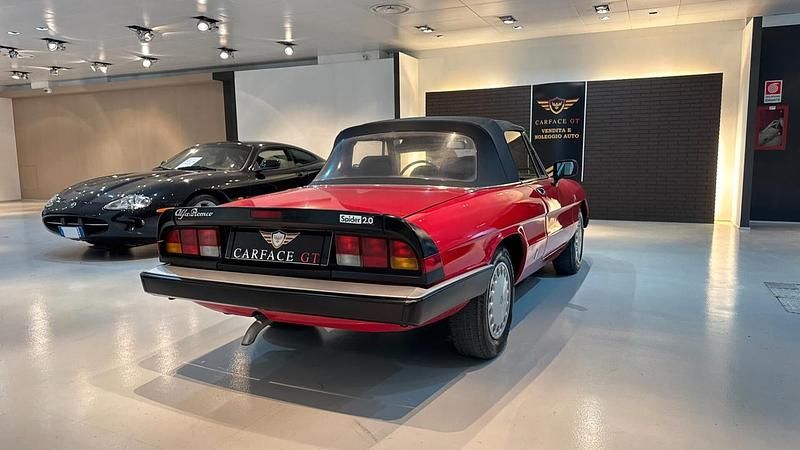 Usata Alfa Romeo Spider 130 CV (95 kW) 1973 Rosso Cabrio