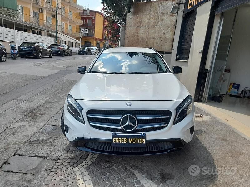Bianco Usata 2015 Mercedes GLA180 Premium SUV | 13.500 € (Buon prezzo) - Immagine 1/4