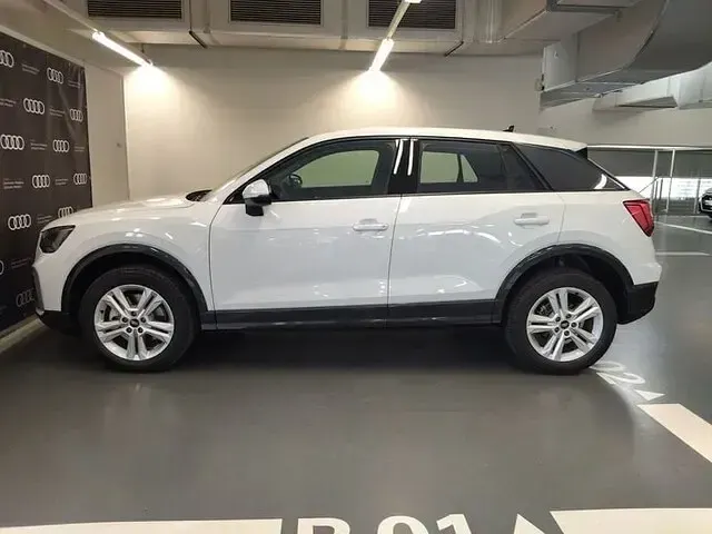 Usata Audi Q2 Advanced 150 CV (110 kW) 2024 Bianco ghiacciaio SUV