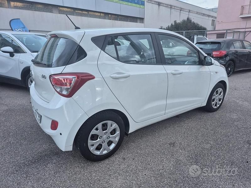 Usata Hyundai i10 Classic 67 CV (49 kW) 2014 Bianco Utilitaria