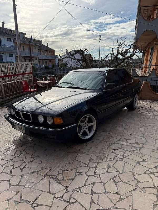 Begagnad BMW 735 Efficient Dynamics 220 HK (161 kW) 1988 Sedan