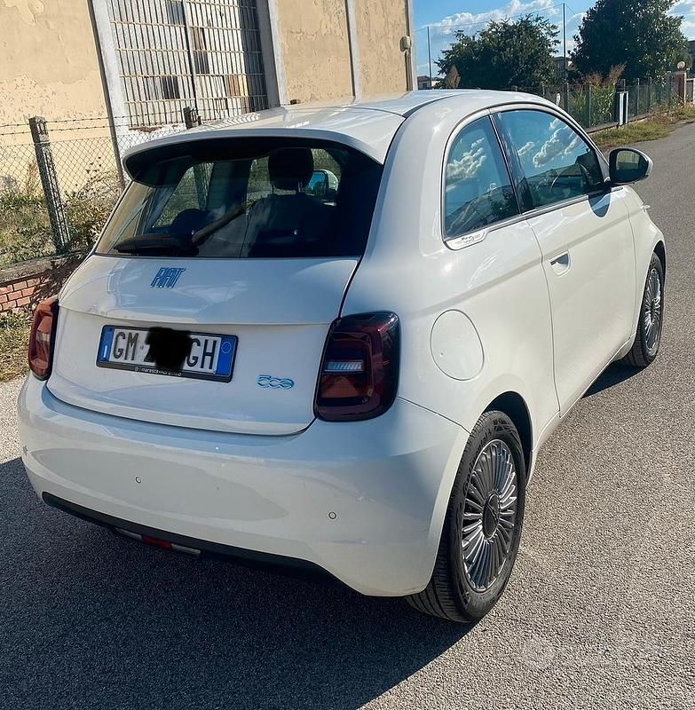 Usata Fiat 500e Icon 42 kW (58 CV) 2023 Bianco Utilitaria