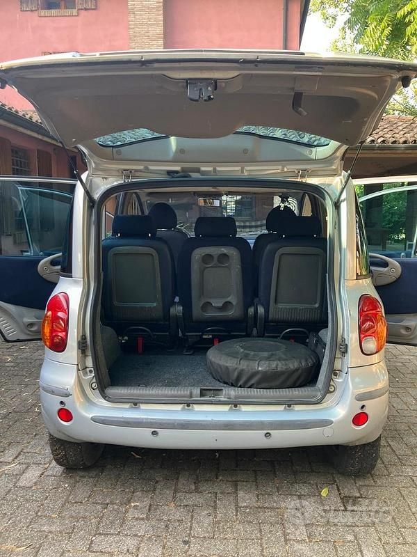 Usata Fiat Multipla 103 CV (75 kW) 2002 Grigio Monovolume