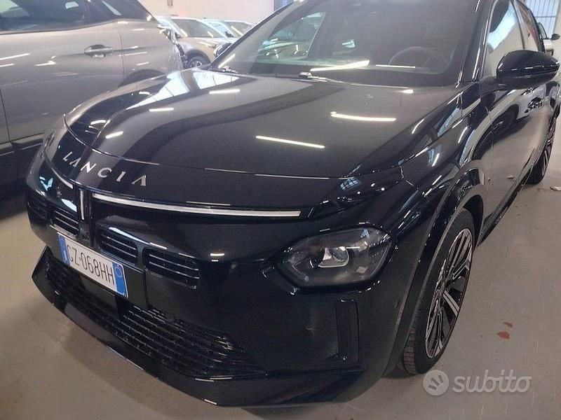 Usata Lancia Ypsilon 101 CV (74 kW) 2025 Nero Utilitaria
