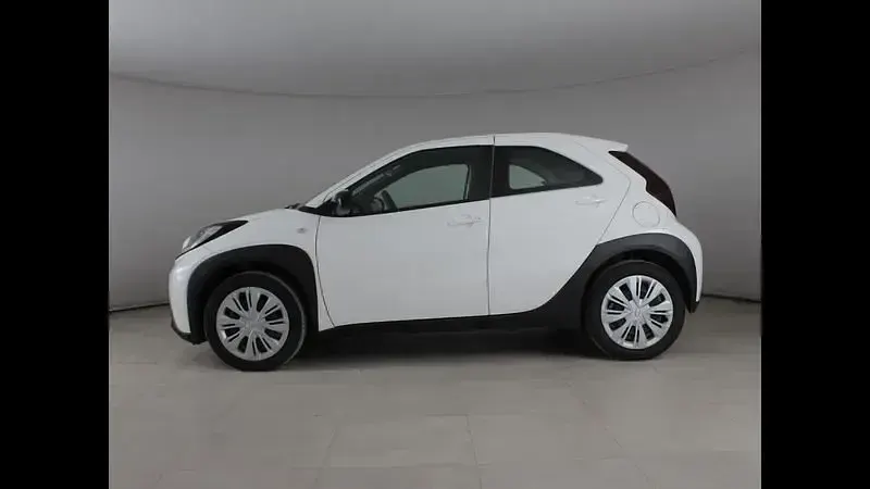 Begagnad Toyota Aygo X Active 72 HK (52 kW) 2025 Vit SUV