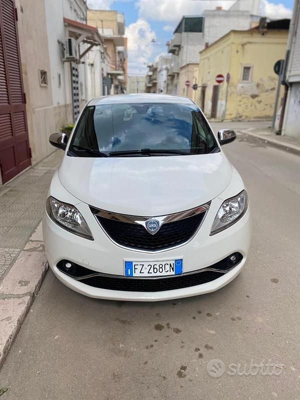 Usata Lancia Ypsilon 69 CV (50 kW) 2019 Bianco Utilitaria
