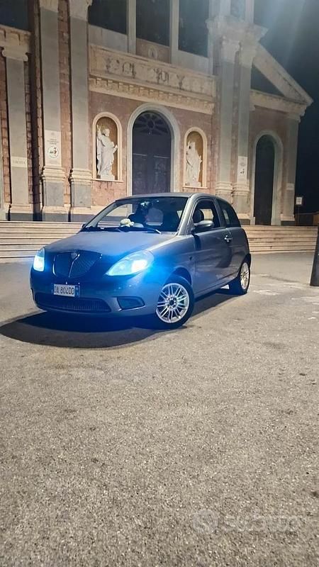 Usata Lancia Ypsilon 70 CV (51 kW) 2006 Grigio Utilitaria