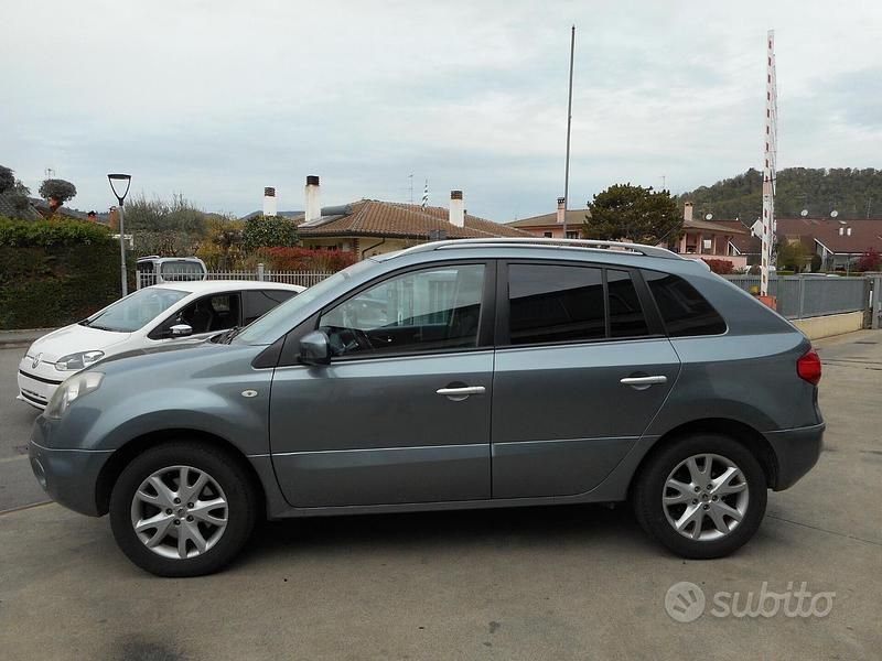 Usata Renault Koleos 150 CV (110 kW) 2009 Grigio SUV