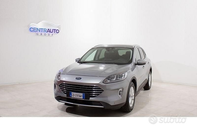 Usata Ford Kuga Titanium 120 CV (88 kW) 2020 Argento SUV