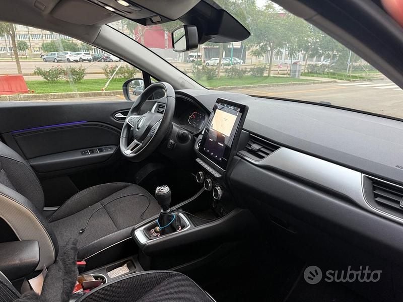 Usata Renault Captur 100 CV (73 kW) 2023 Grigio SUV