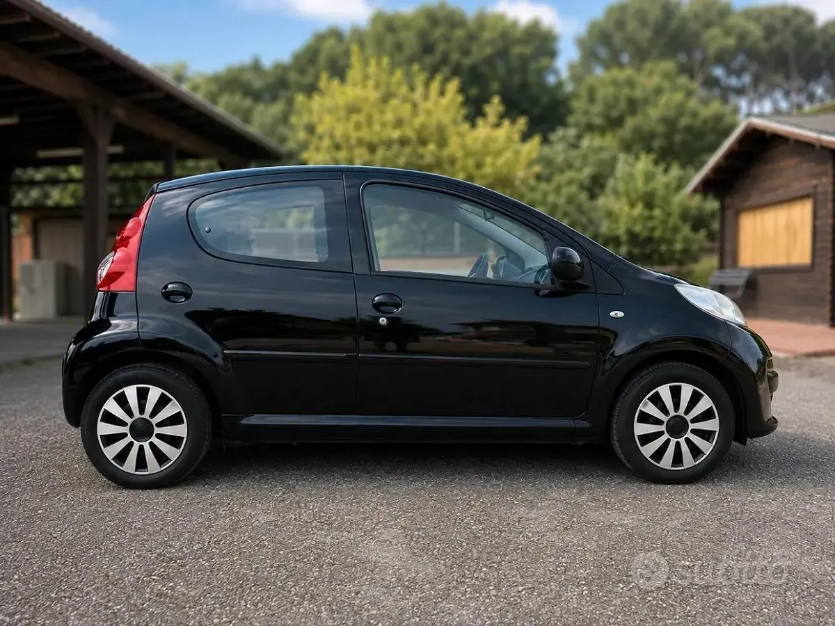 Usata Peugeot 107 68 CV (50 kW) 2005 Nero Utilitaria